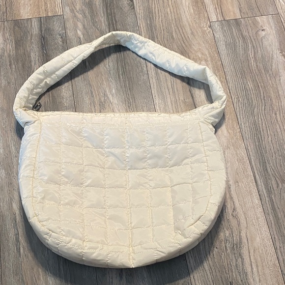 Chic Quilted Cream Shoulder Bag - Picture 1 of 6